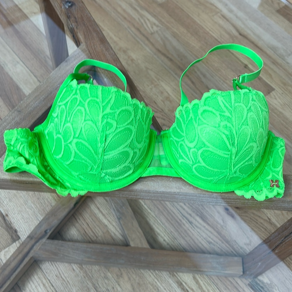 Green Savage X Fenty Bra 38B